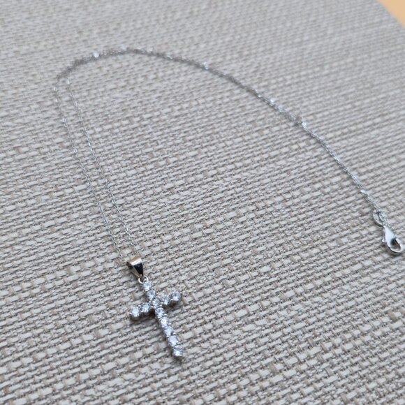 18 Inch Sterling Silver Cubic Zirconia Religious Cross Necklace A5719 - Picture 3 of 8